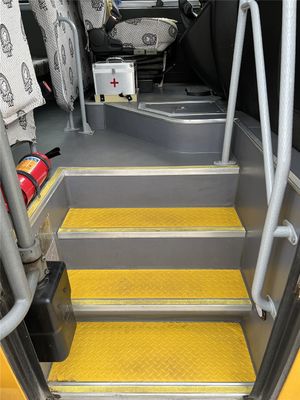 46 zitplaatsen Vernieuwde schoolbus Gele handgeschakelde transmissie