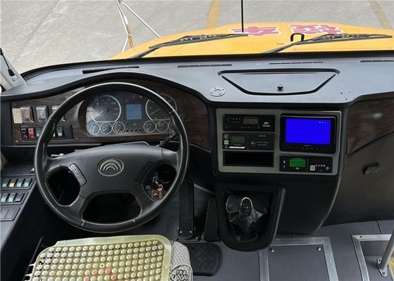 46 zitplaatsen Vernieuwde schoolbus Gele handgeschakelde transmissie