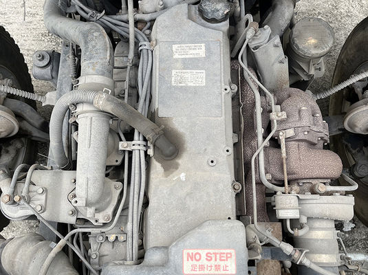 6 banden Diesel gebruikte zware vrachtwagens LHD stuurpositie met 3 zitplaatsen