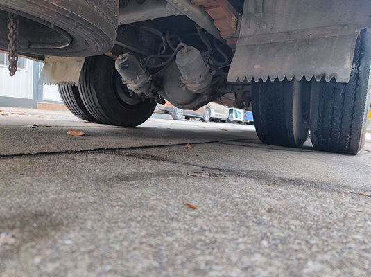 Diesel Euro 4 Afgetreden schoolbus Dongfeng 56 zitplaatsen Gele schoolbus