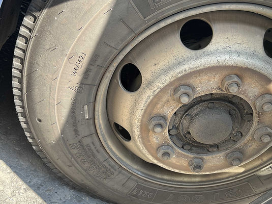 Dieselgebruikte toeristenbus 37 zitplaatsen 2 deuren LHD Euro 4 met handgeschakelde transmissie