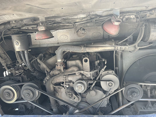 Dieselgebruikte toeristenbus 37 zitplaatsen 2 deuren LHD Euro 4 met handgeschakelde transmissie