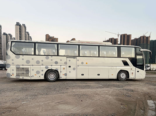 Witte grote gebruikte passagiersbus met 47 zitplaatsen