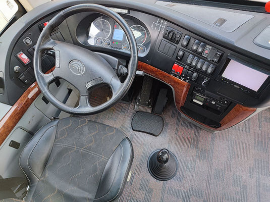 Luxe Roze Gebruikte Yutong Bussen Euro 5 LHD Gebruikte Diesel Shuttle Bus Te koop