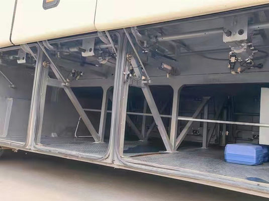 2 deuren Gebruikte linksafrijdende bussen Diesel aangedreven 47 zitplaatsen Gebruikte passagiersbus