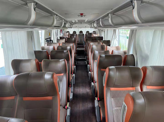 48 zitplaatsen Gebruikte bussen Handgeschakelde transmissie Grote afmetingen