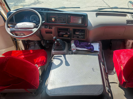 23 zitplaatsen tweedehands toerbus met handgeschakelde versnellingsbak