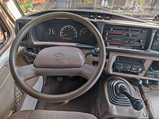 20 zitplaatsen Tweedehands Toyota Bus 120 km/h LHD Tweedehands Linksgestuurde Bus