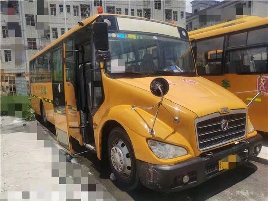 Gele schoolbussen met airconditioning
