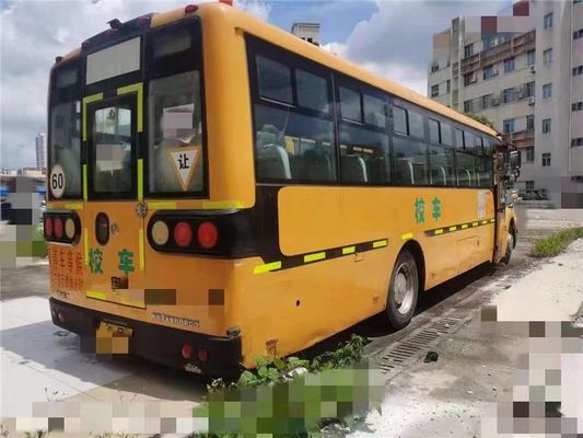 Gele schoolbussen met airconditioning