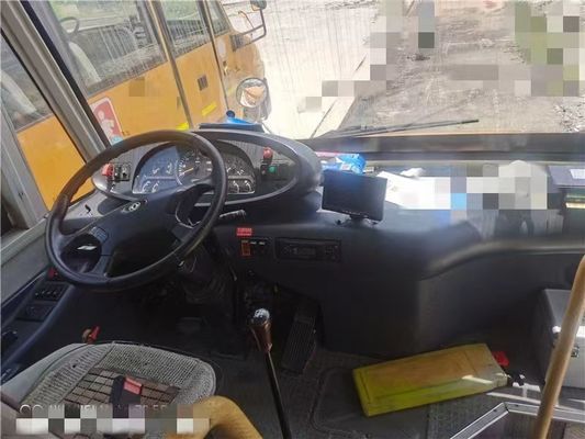 Gele schoolbussen met airconditioning