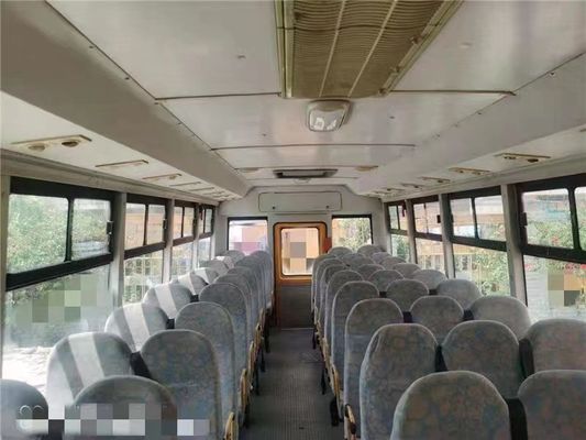 Gele schoolbussen met airconditioning