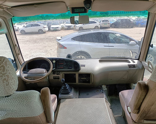 Gebruikte bus 23 zitplaatsen LHD minibus met handgeschakelde transmissie en dieselbrandstof