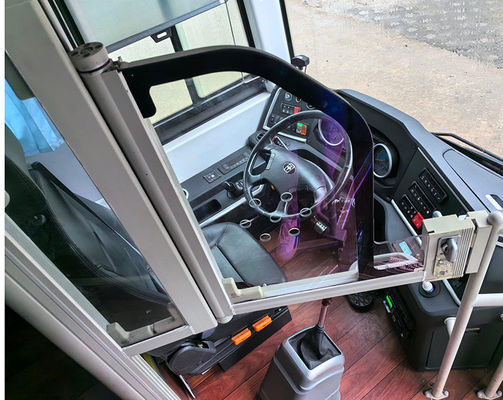 48 zitplaatsen lange koets met een maximale snelheid van 100 km/h en handgeschakeld model