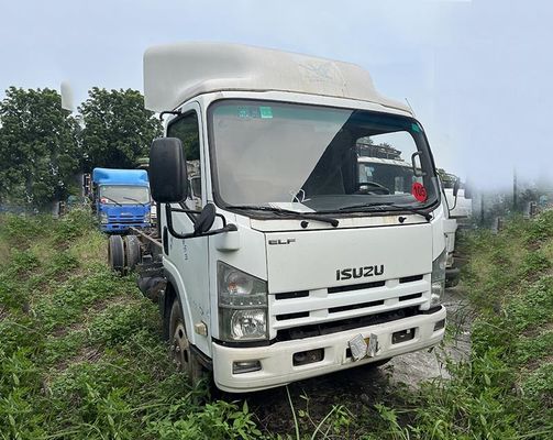 Gebruikte vrachtwagen Isuzu ELF 600p vrachtwagen 4KH1 Dieselmotor en witte carrosserie