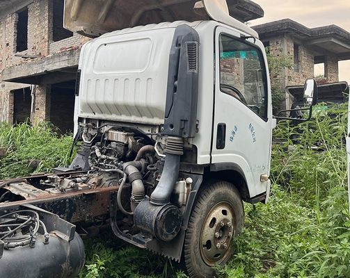 Gebruikte vrachtwagen Isuzu ELF 600p vrachtwagen 4KH1 Dieselmotor en witte carrosserie