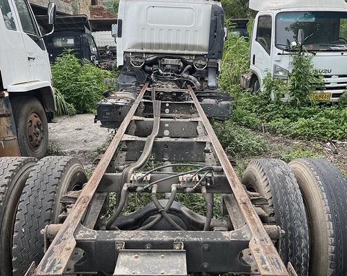 Gebruikte vrachtwagen Isuzu ELF 600p vrachtwagen 4KH1 Dieselmotor en witte carrosserie