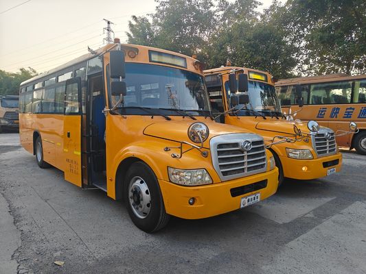 56 Zitplaatsen Dieselmotor LHD KLQ6106XQE4 Gebruikte Schoolbus Gemaakt in China