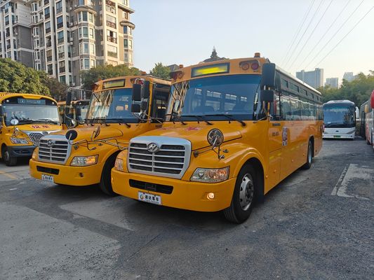 56 Zitplaatsen Dieselmotor LHD KLQ6106XQE4 Gebruikte Schoolbus Gemaakt in China