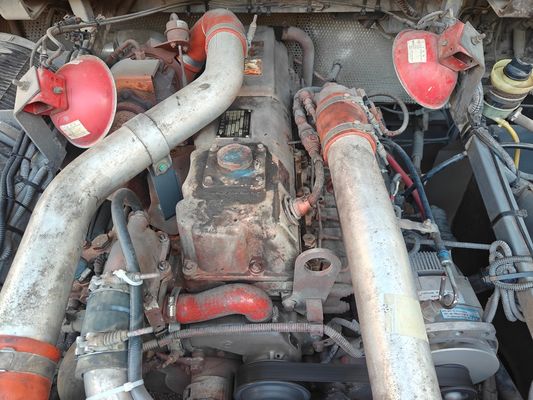 56 Zitplaatsen Dieselmotor LHD KLQ6106XQE4 Gebruikte Schoolbus Gemaakt in China