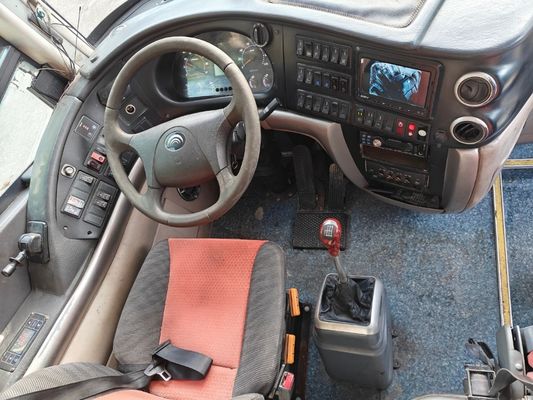 Tweedehands bussen van anderhalve verdieping met 57 tot 59 zitplaatsen.