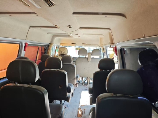 5 meter lang en 15 zitplaatsen Jiangling Transit Mid-sized Bus met een topsnelheid van 120 km/h
