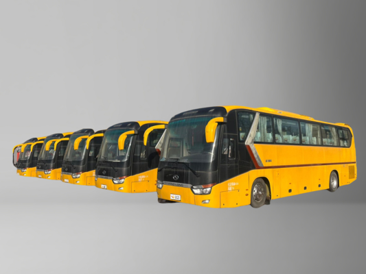 Een tweedehands gele King Long bus met een 63-zits Yuchai motor en handgeschakelde versnellingsbak