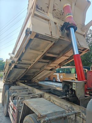 Tweesitige gele tweedehands Howo dumptruck geproduceerd in 2019